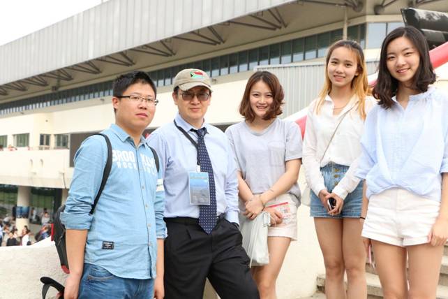 与北京师范大学艺术与传媒分院周星院长合影