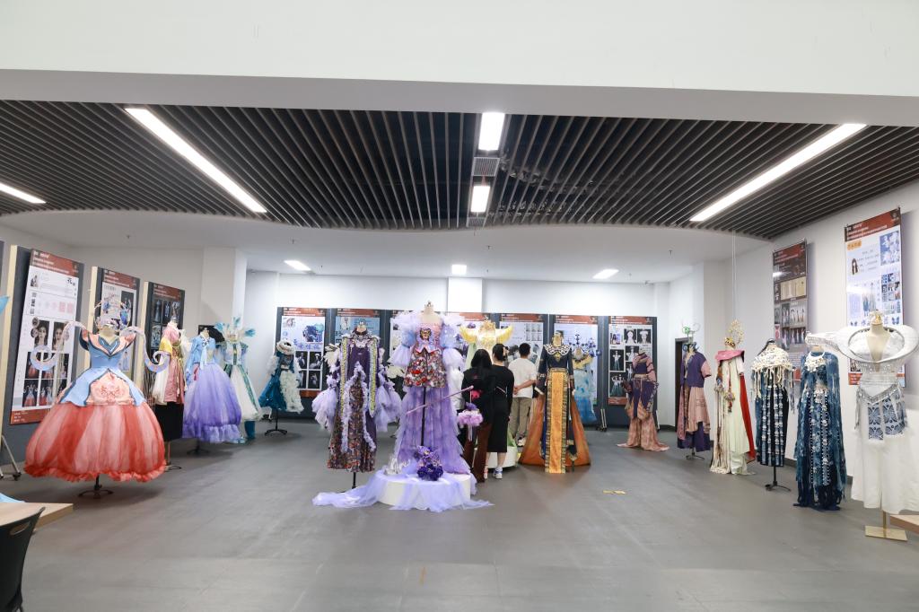 我校举办戏剧影视美术设计专业毕业设计作品展-江西服装学院招生信息网